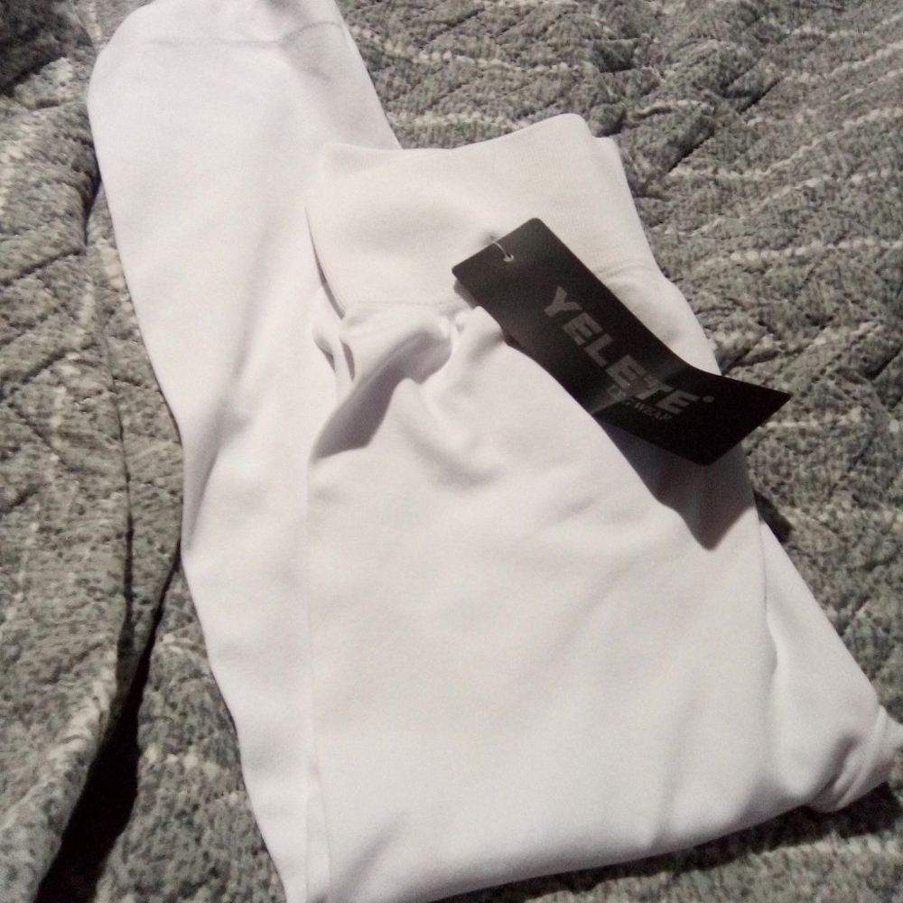 YELETE brand ladies white Capri leggings. NWT. Size Small - Picture 9 of 10